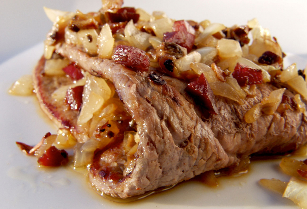 Filet de bœuf aux champignons, au jamón et à l'oignon - Jamon.be