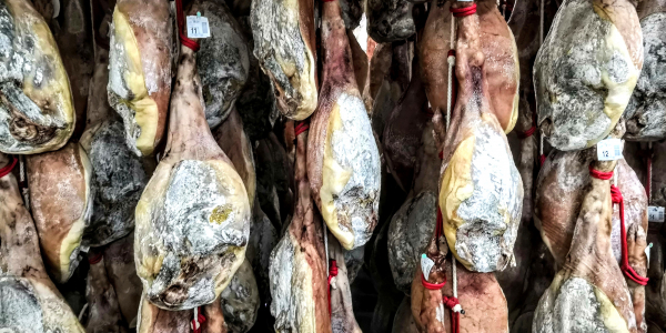 Wat is jamón en hoe wordt het ingedeeld?