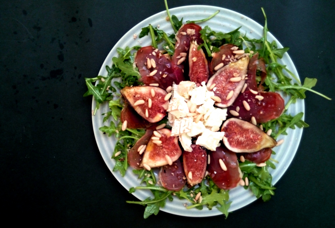 Recept: Salade met jamón, rucola, geitenkaas en vijgen