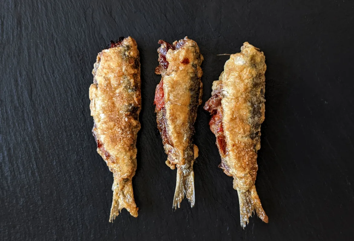 Tapas: Sardinas rebozadas con jamón y pimiento - sardientjes gevuld met jamón en paprika - Jamon.be