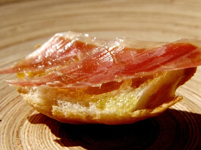 Recept: wit brood met olijfolie en jamón - Jamon.be