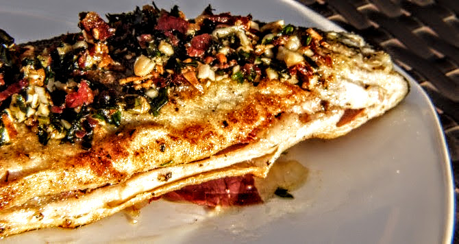 Forel met jamón, amandelen en knoflook - Jamon.be